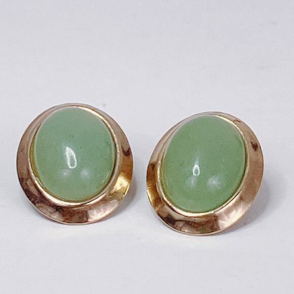 Vintage 1960s Jadeite Gemstone Cabochon Gold Tone Sage Green Clip On Earrings - Picture 11 of 11